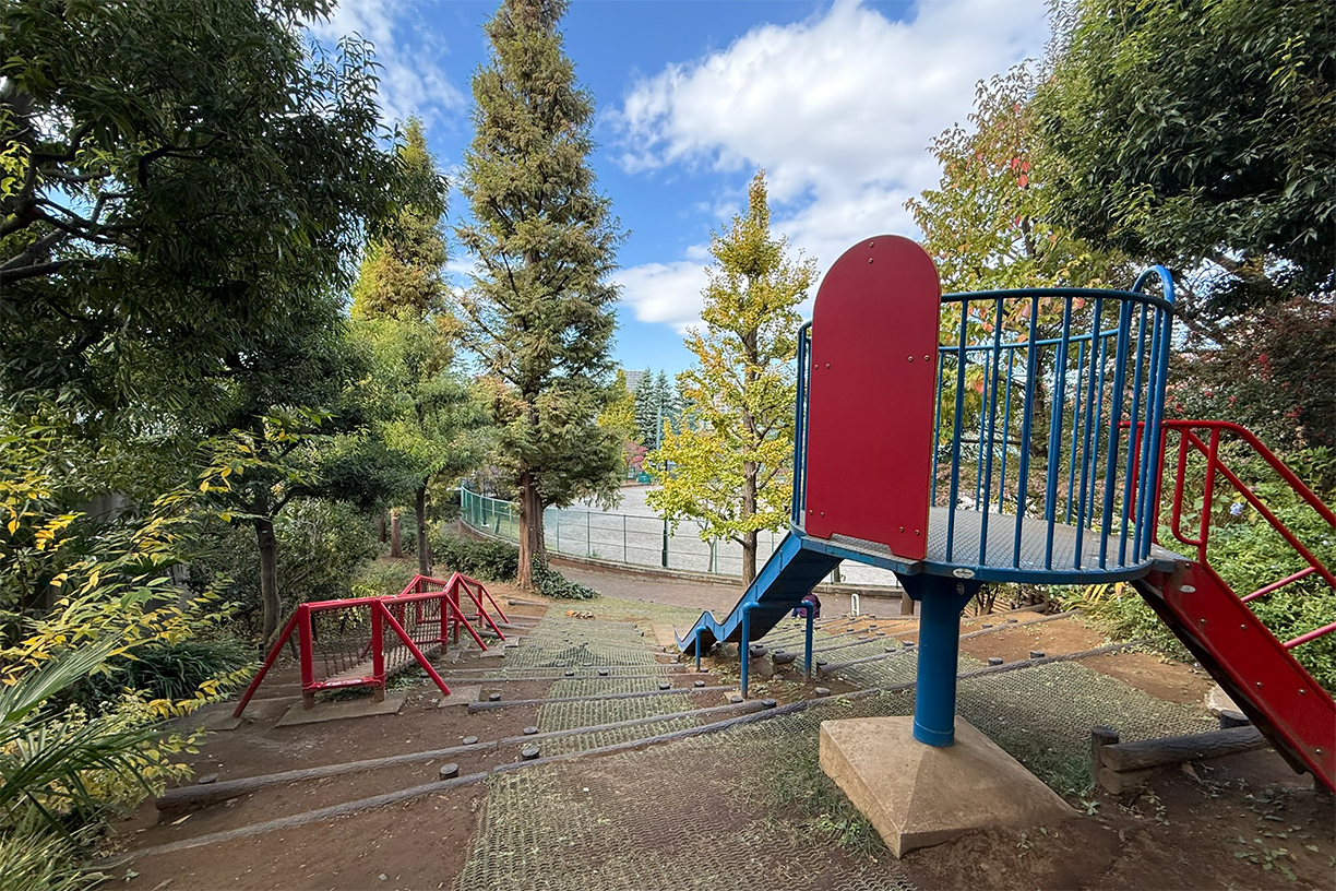 北新宿公園 徒歩約4分(約284m)